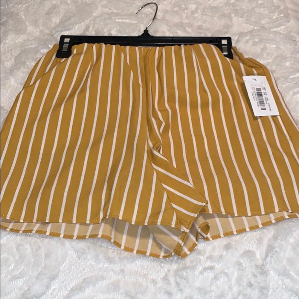 Women’s striped shorts with lining